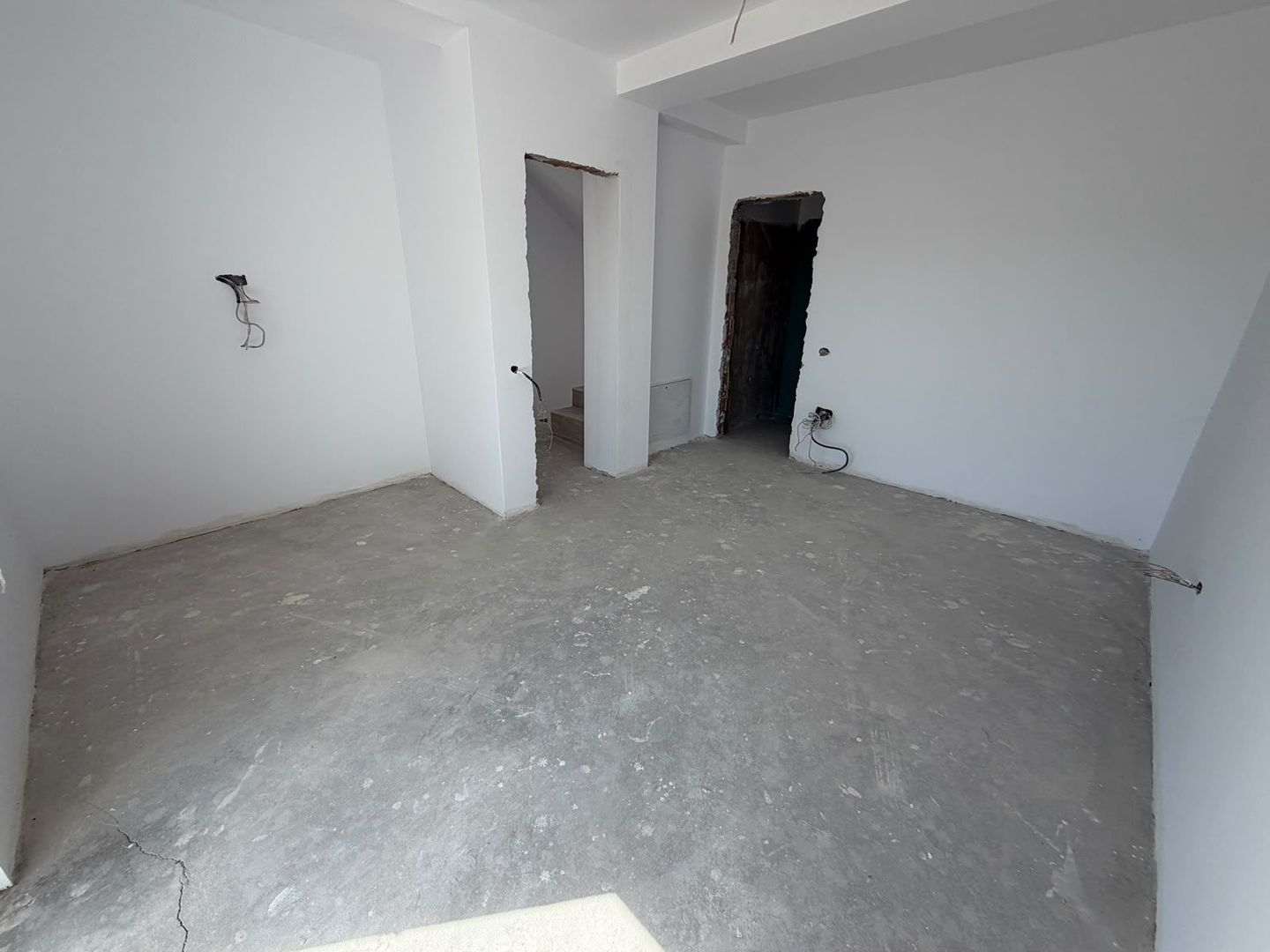 CASA DUPLEX, TOATE UTILITATILE, STRADA ASFALTATA, COMISION 0% - Poză 8