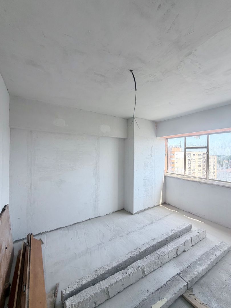 APARTAMENT SPATIOS CU VEDERE PE 2 PARTI - Poză 3