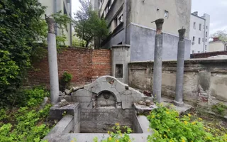 Casă cu farmec istoric în zonă protejată Rosetti, ideală pentru restaurare - Poză 21