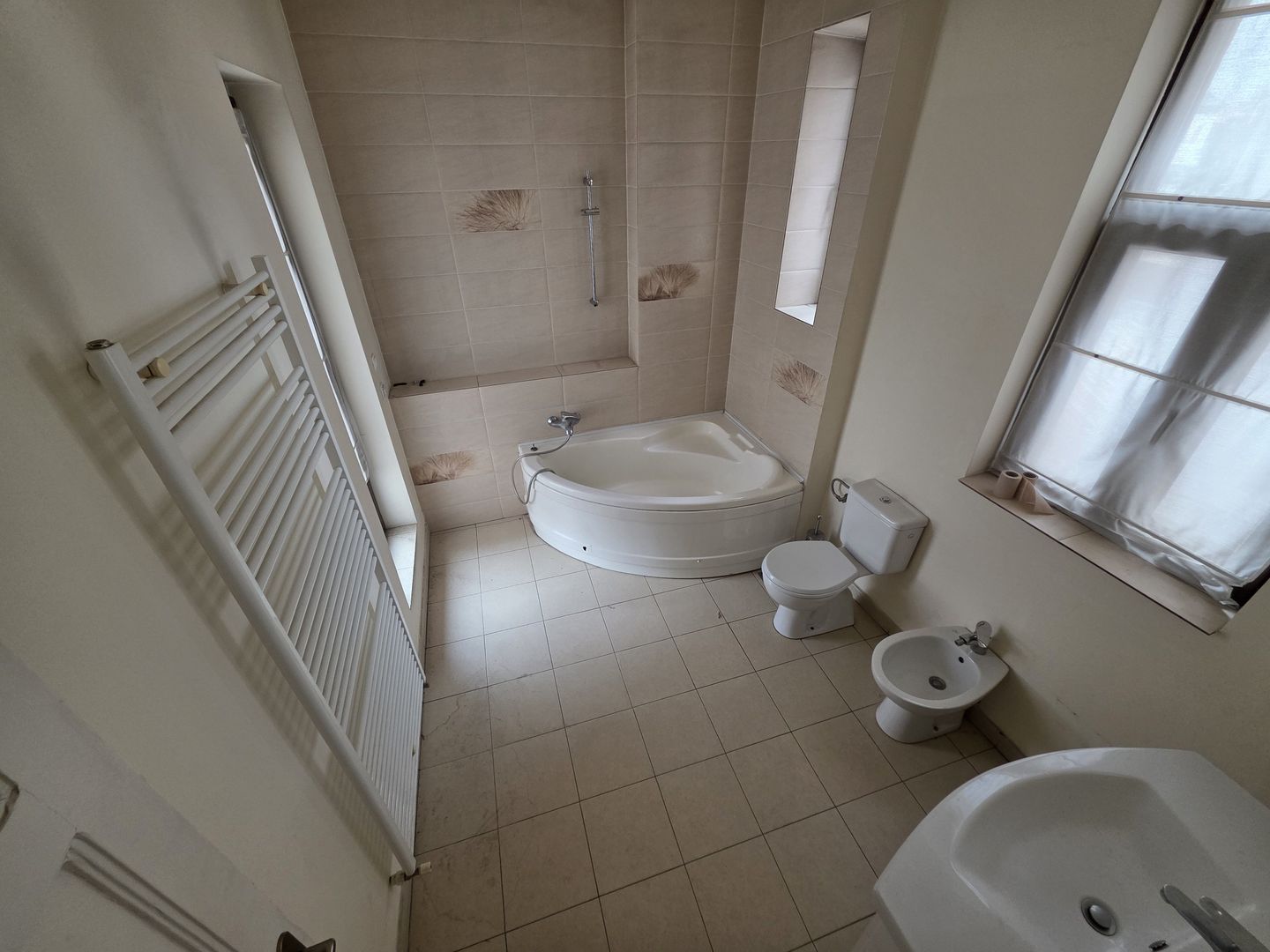 Apartament 4 camere de inchirat Armenasca Romana - Poză 44