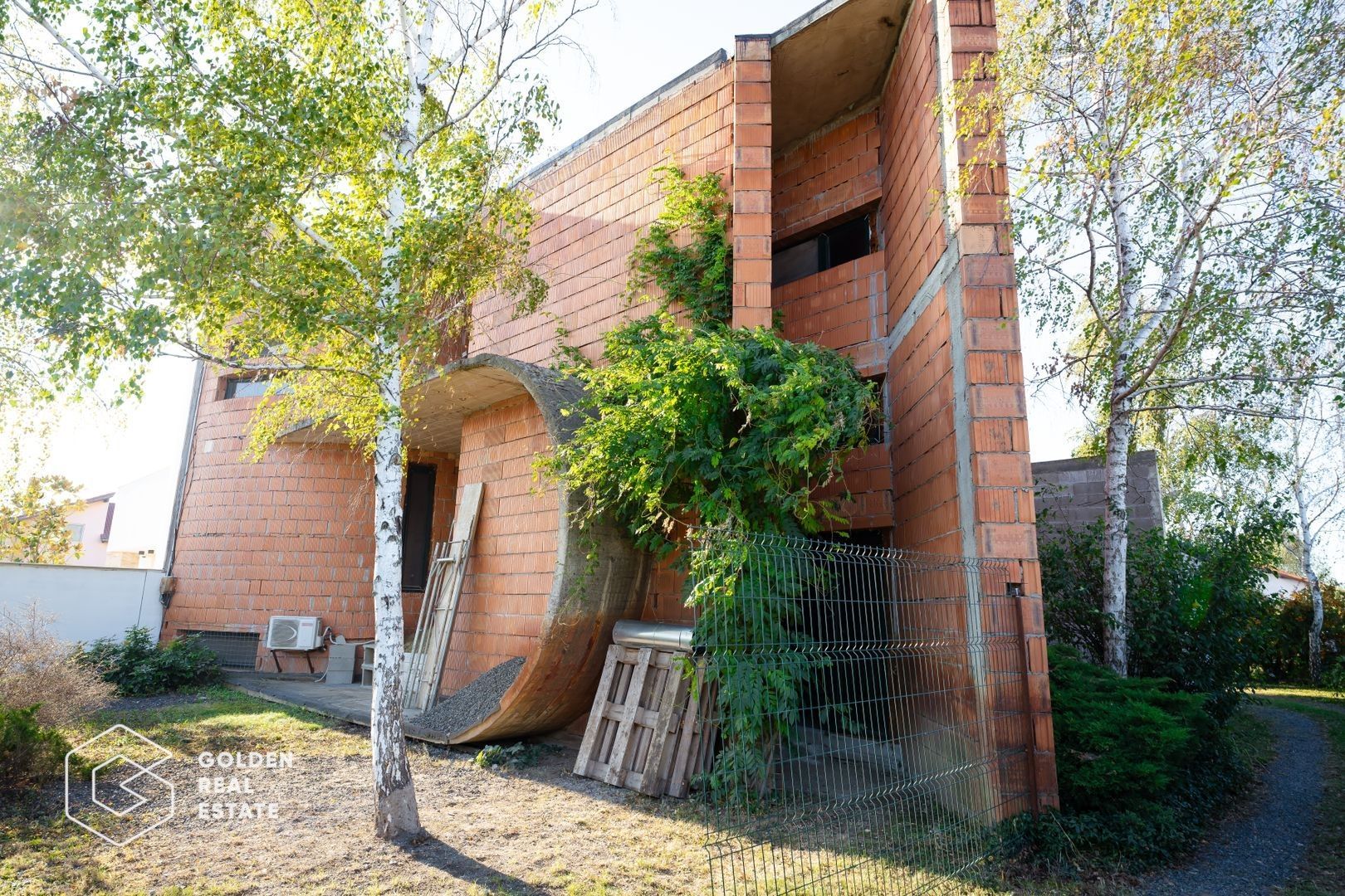 1/2 Duplex avangardist, la rosu, in Mosnita Noua - Poză 4