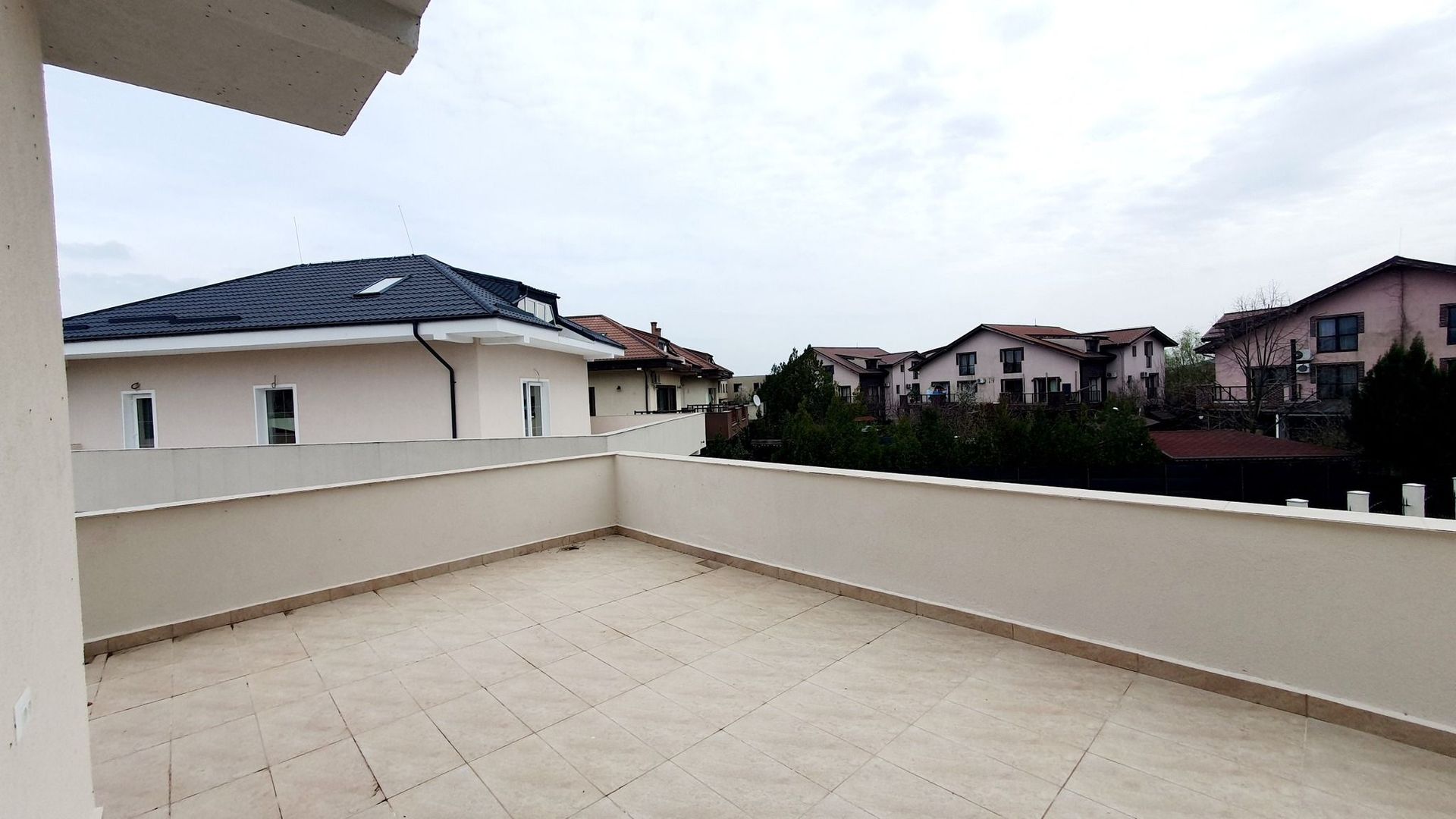 Casa de închiriat: Cartier privat, zona lacurilor Crevedia Buftea. - Poză 12