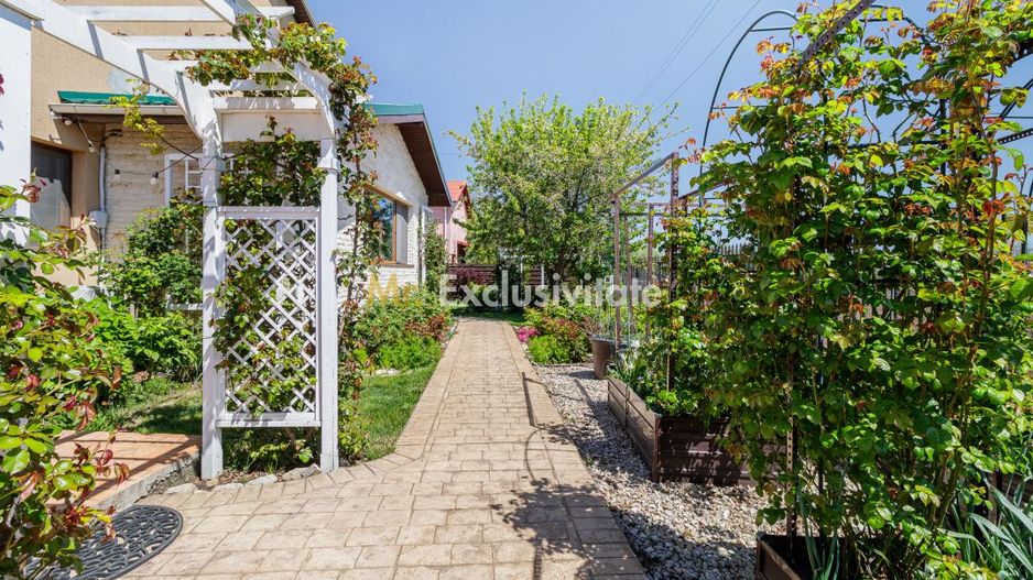 Casa cu suflet si gradina spectaculoasa - Poză 6