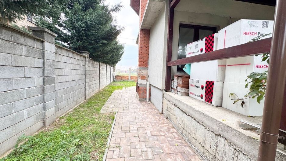 Vilă unică, gata să devină locuința ta de vis, în Livada. - Poză 16