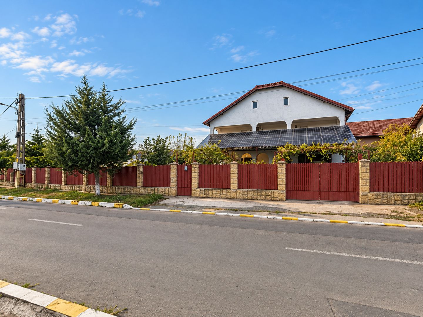 Casă independentă energetic | 387 mp construiți | Teren 1.400 mp - Poză 1