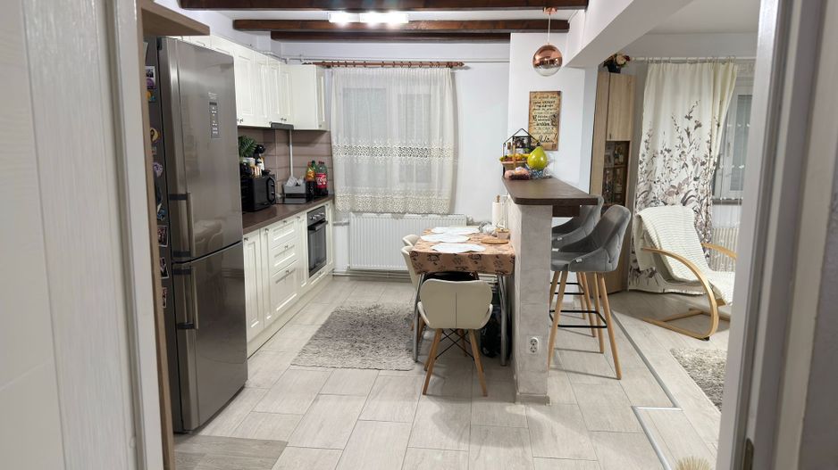 Apartament de vanzare in zona Tolstoi Alba Iulia - Poză 2