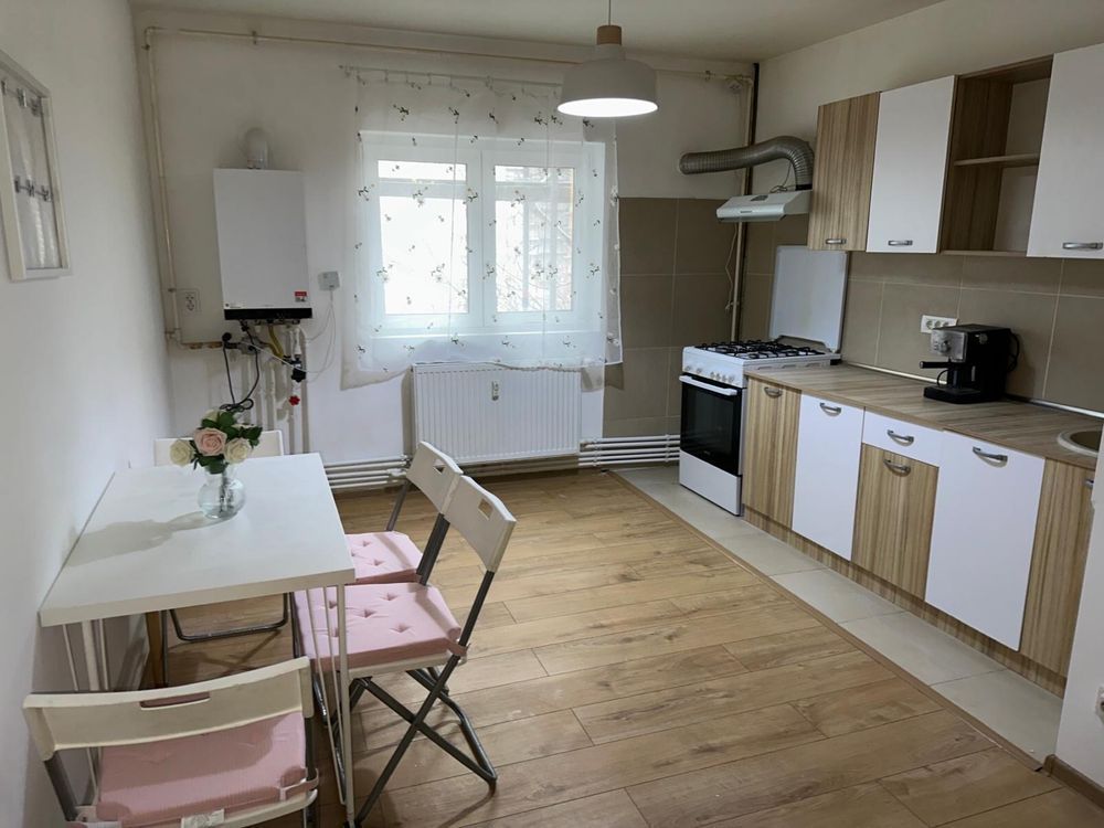 Inchiriere Apartament 3 camere, renovat recent, 80 mp, lângă metrou Timpuri Noi - Poză 3