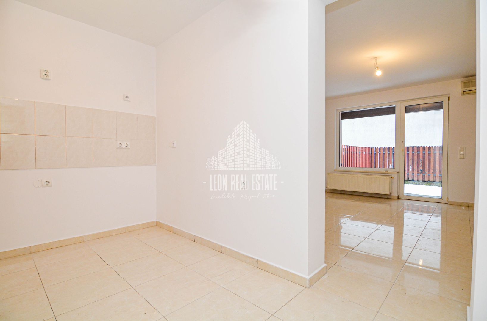 Casă înșiruită în prima parte a Florestiului, zona Stadion - Someșului - Poză 7