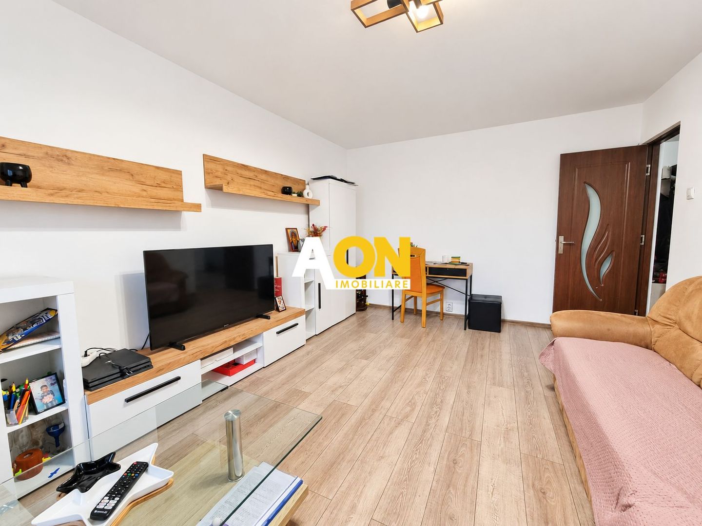 Apartament 3 camere, 2 bai, decomandat, Cetate, zona Liceului Sportiv - Poză 2