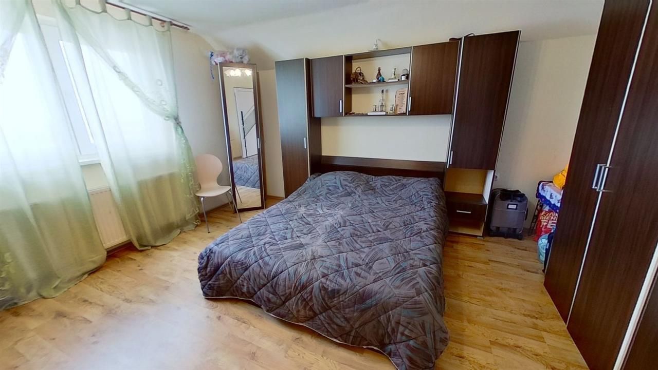 Proprietate pe 2 niveluri, curte individuala si garaj, cartier linistit, Rasnov. - Poză 31