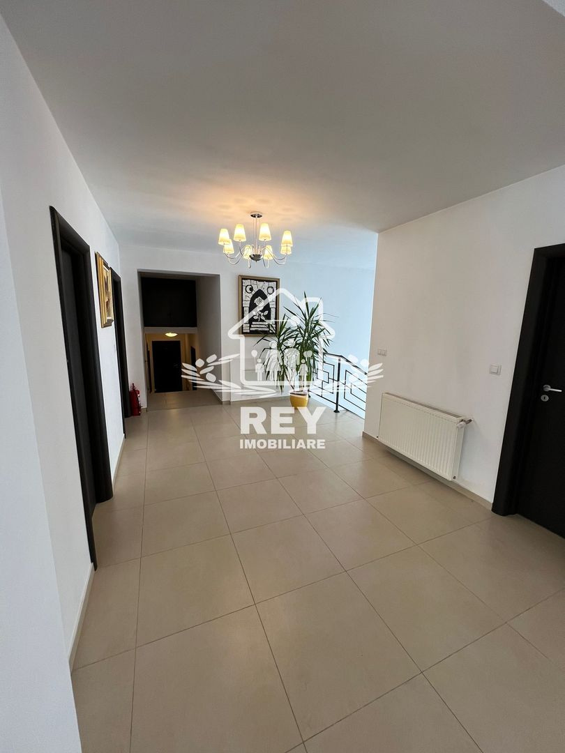 Vila / Hotel de vânzare în Păltiniș - Poză 15