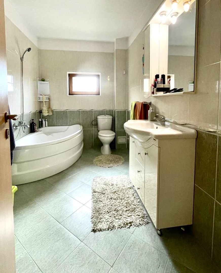 Casă spațioasă, confort ridicat, garaj și teren generos, zona Aradului - Poză 6