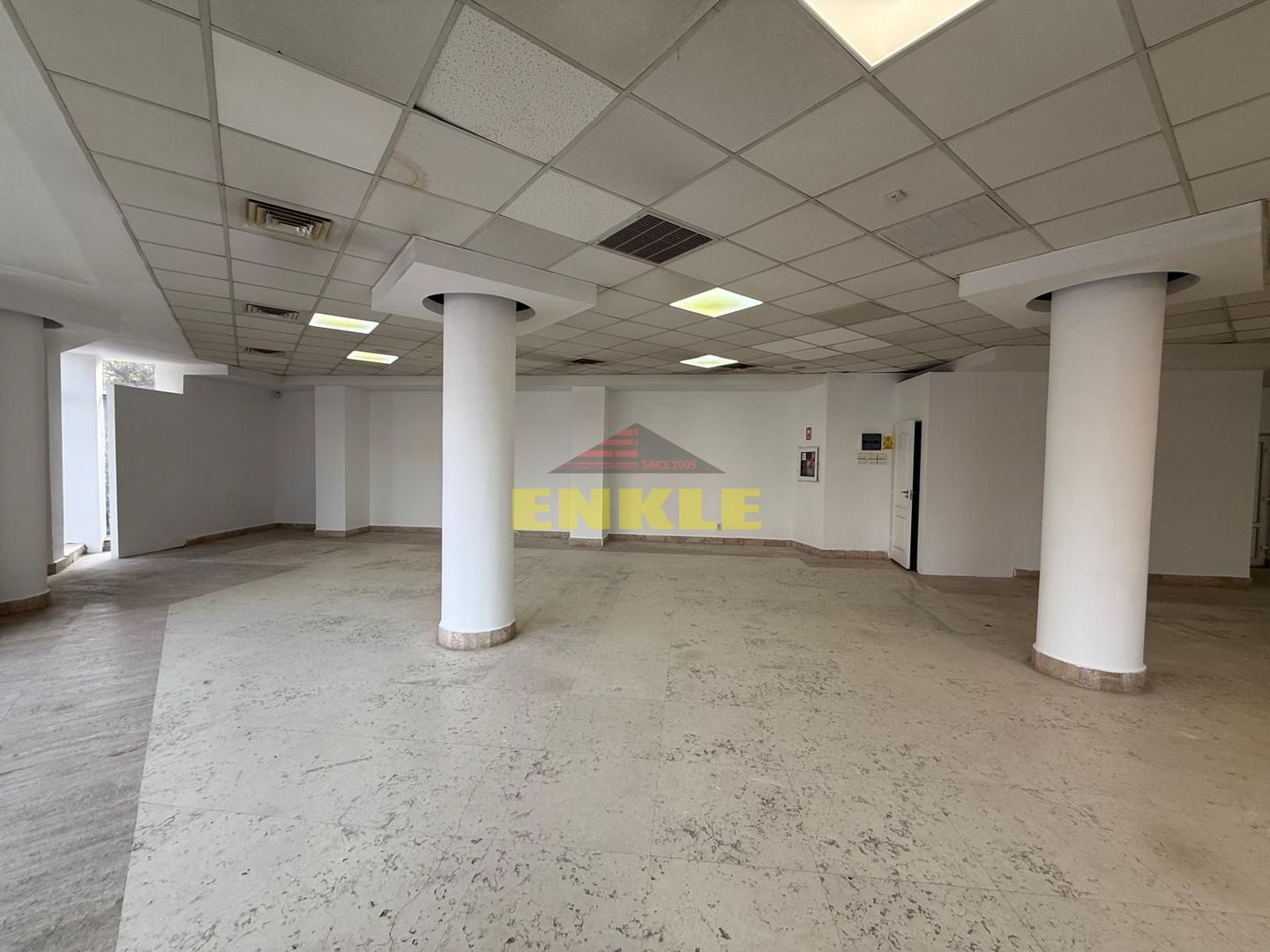 DE ÎNCHIRIAT – CLĂDIRE ÎN ZONĂ ULTRACENTRALĂ - Poză 2
