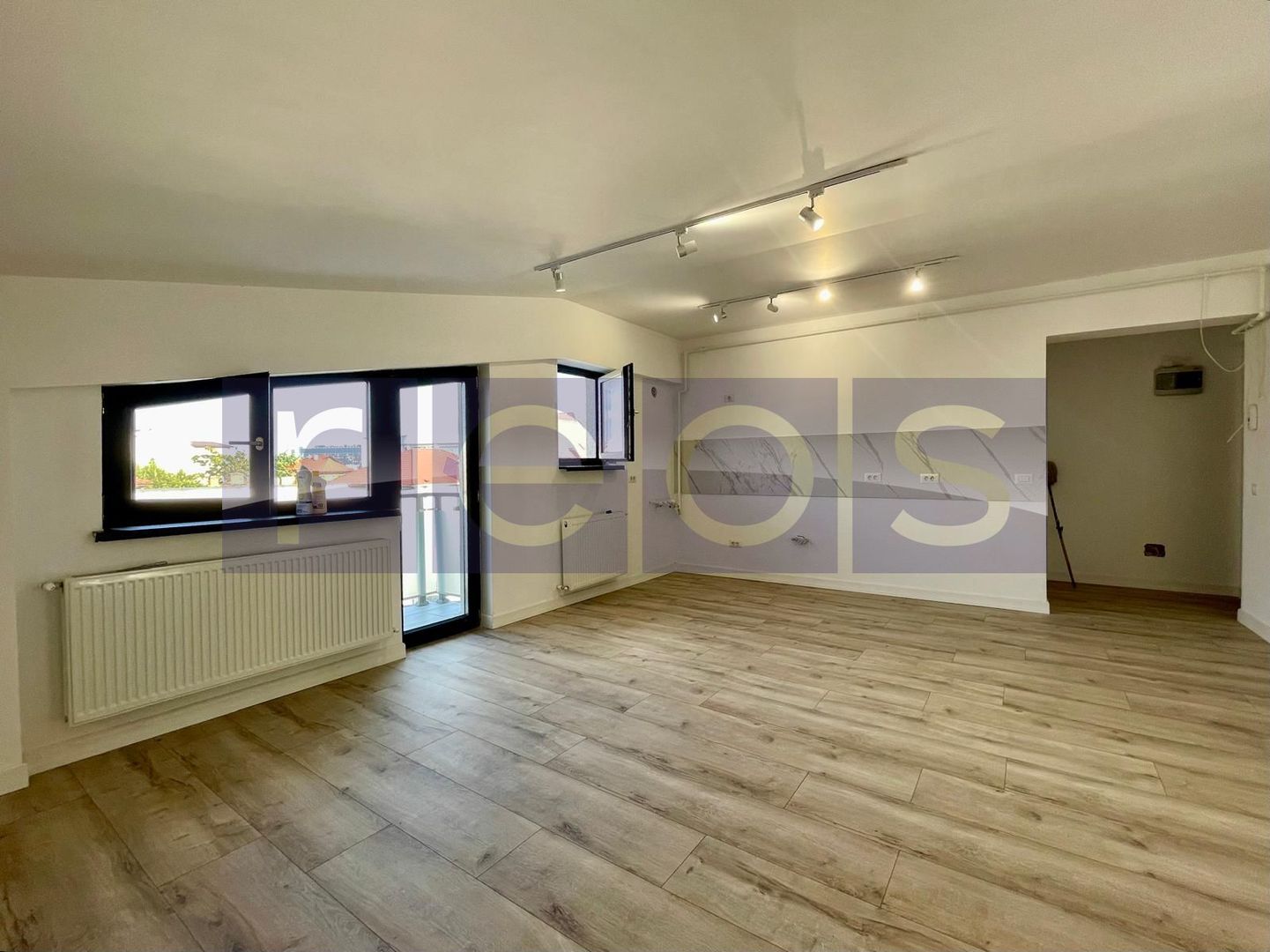 VANZARE APARTAMENT 3 CAMERE TEPES VODA CALEA CALARASILOR 87MP MANSARDA - Poză 2