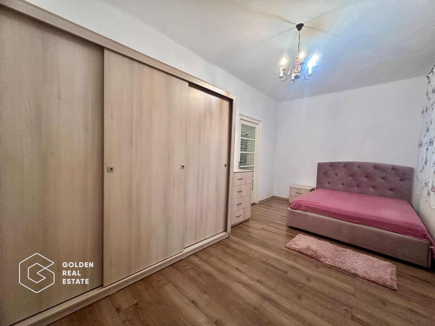 Casa centrala cu 3 camere, curte privata și gradina - Poză 5