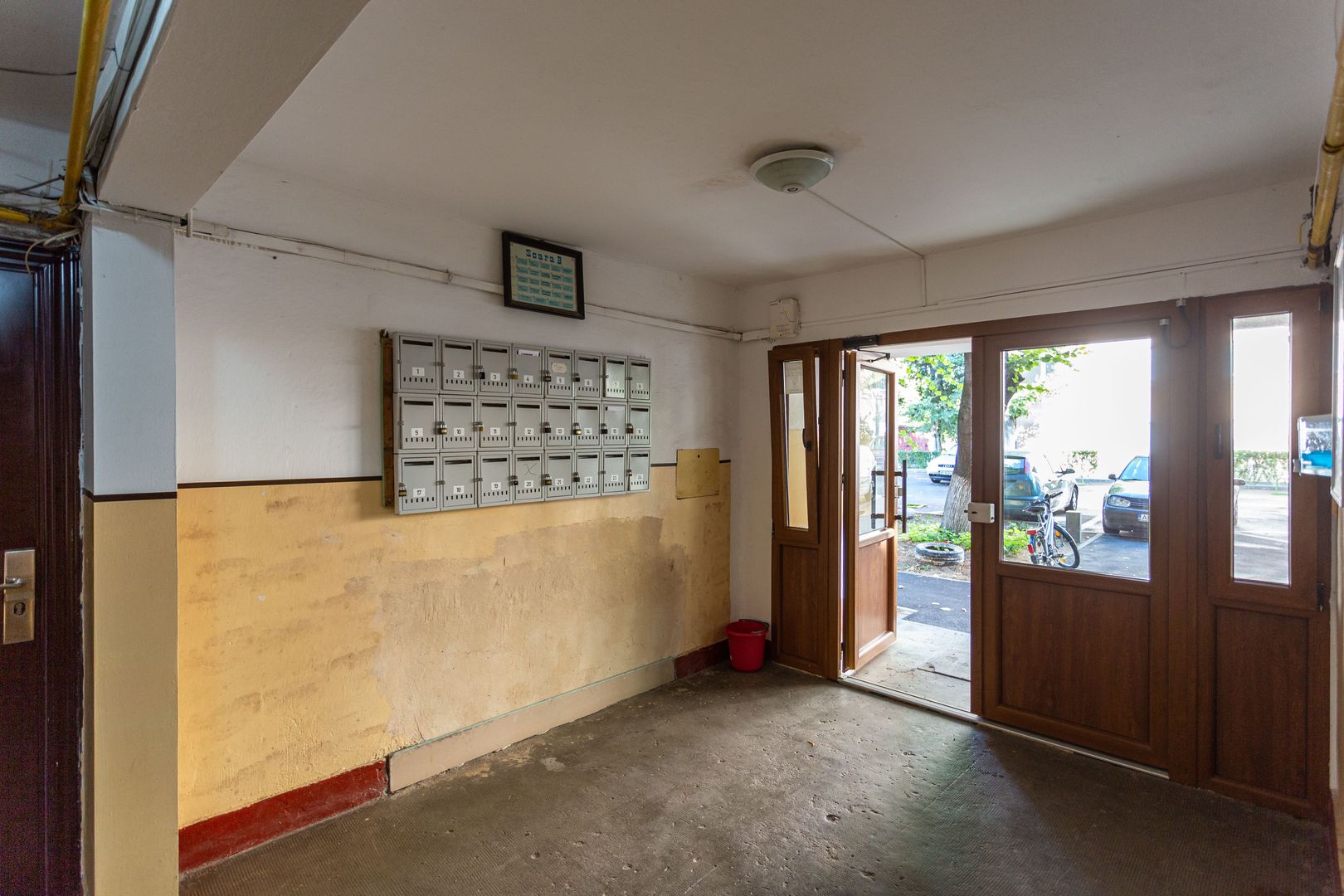 Ap cu 4 camere, la etajul 3, zona Kaufland, Banu Mărăcine - Poză 9