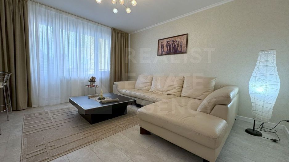 Chirie apartament, 3 camere, str. București, Centru - Poză 1