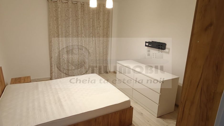 Apartament semidecomandat cu 3 camere si balcon - Podu Ros - 500€ - Poză 1