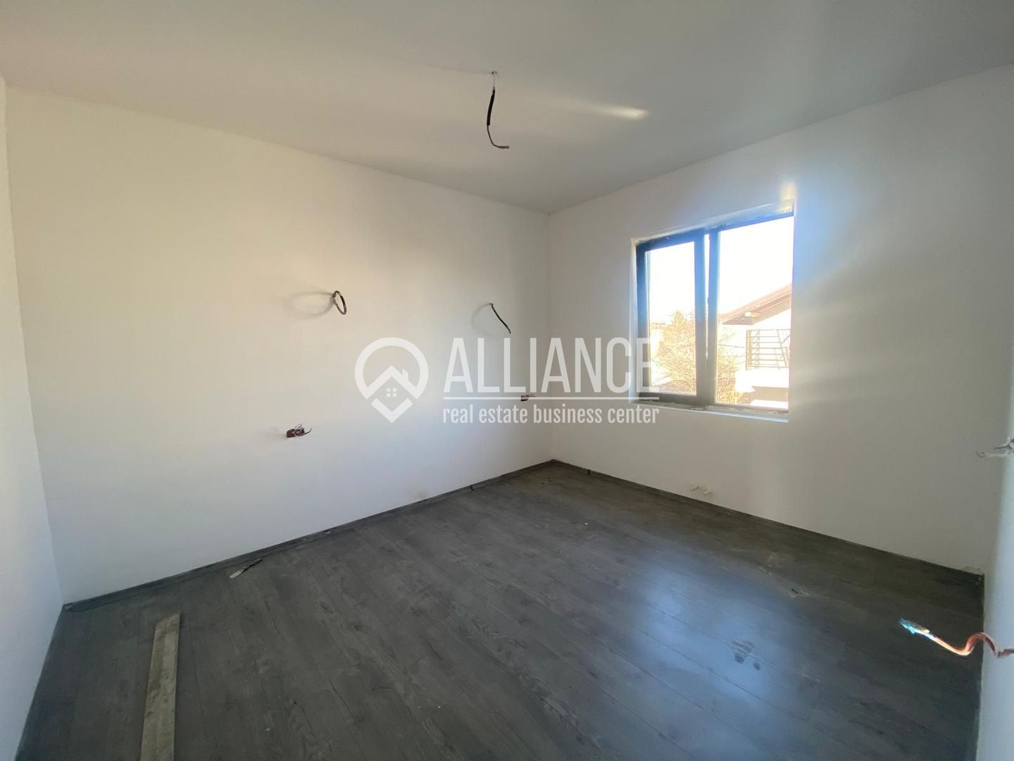 VALU LUI TRAIAN(COD 07) Casă P+1 cu 5 camere si teren de 375 mp - Poză 4