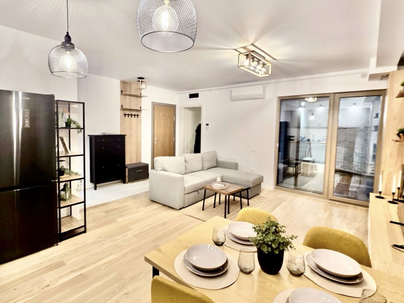 Apartament vibrant și primitor, prima închiriere, în Monarch Residence - Poză 2