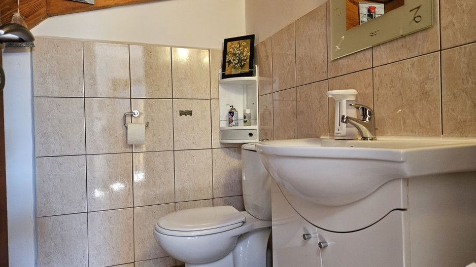 Vilă P +M în centrul orașului Otopeni, 7 + camere, anexe apartament - Poză 7