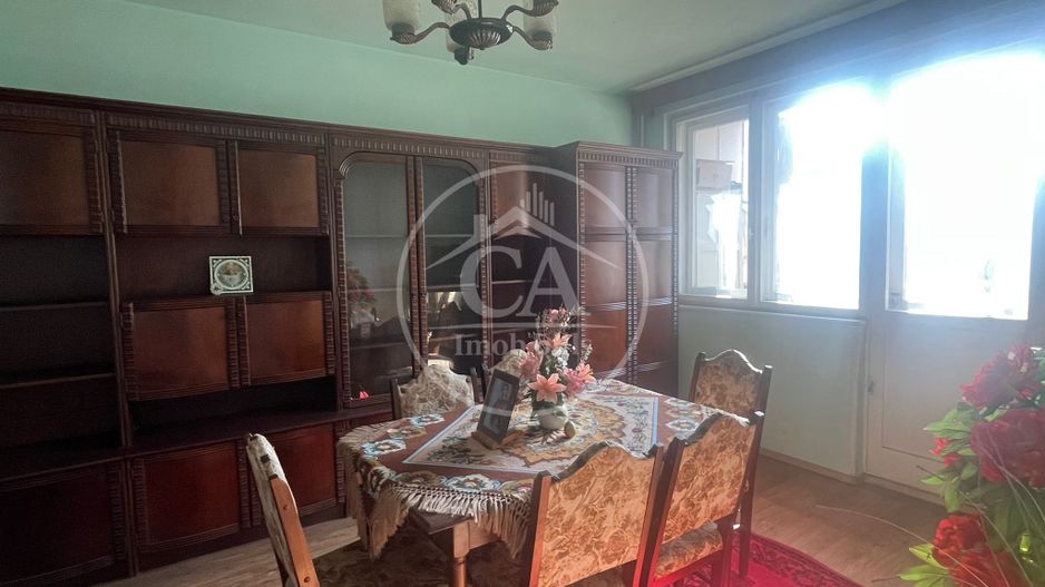 Apartament cu 3 camere de vânzare în zona Rogerius, Oradea - Poză 3