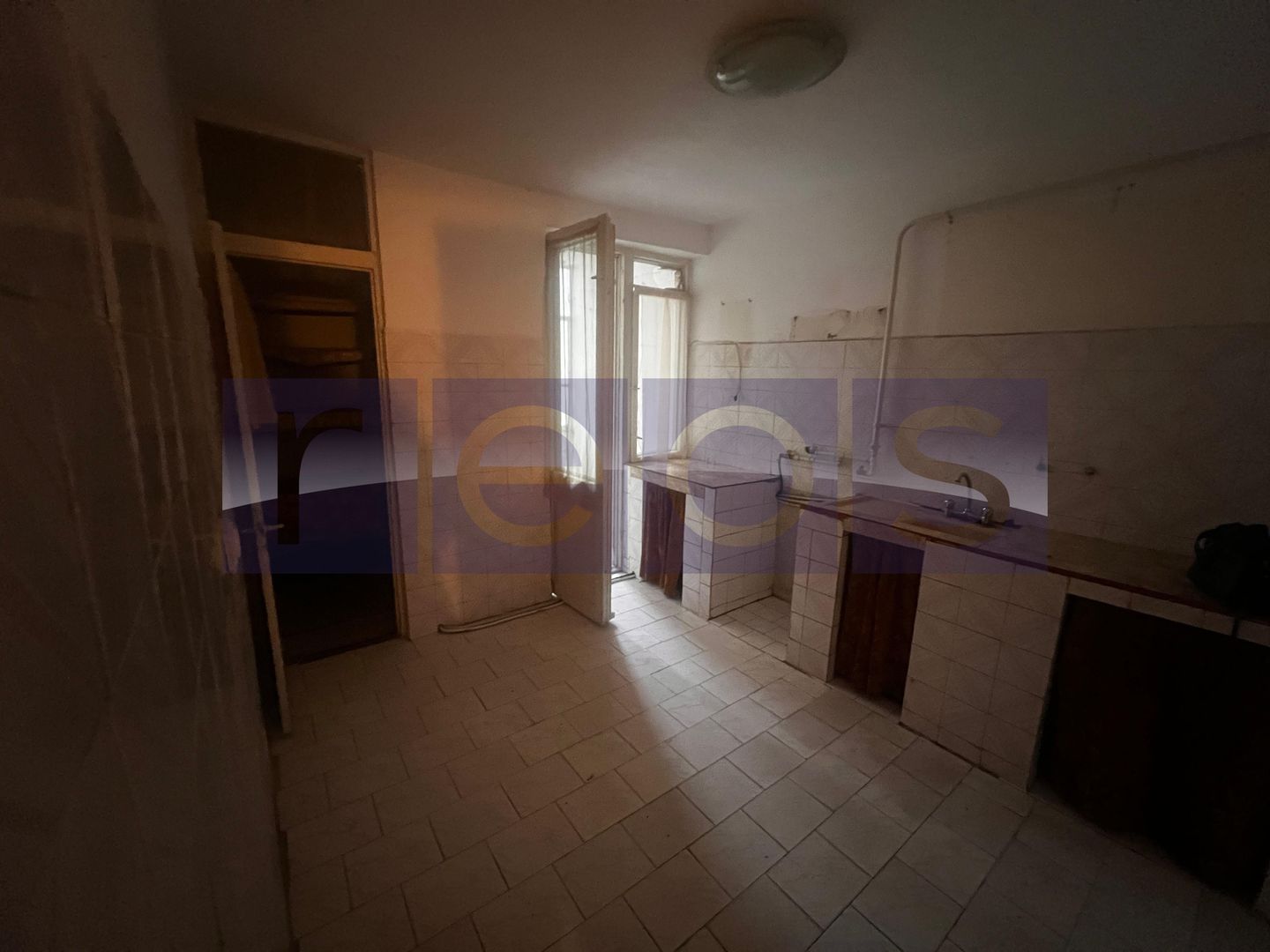 De vânzare apartament 3 camere – Decomandat - Aleea Suica - Poză 5