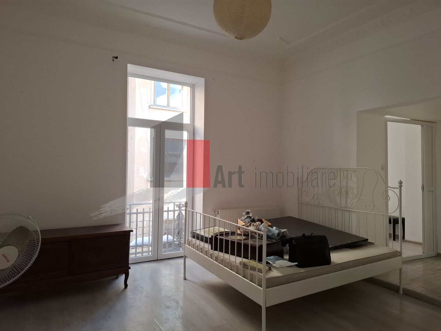 Apartamentul "REHEGUA" , stradal, bloc "REABILITAT" - Poză 3