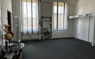 Apartament la casa cu 4 camere si acces auto, ultracentral - Poză 3
