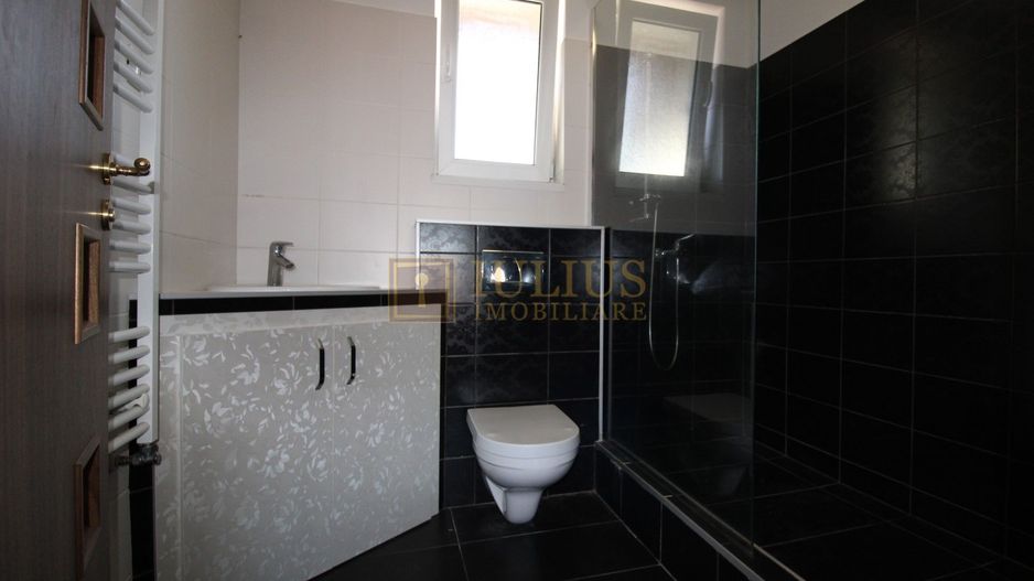 apartament la curte, 2 băi, loc de parcare, zona linistita, dressing - Poză 12