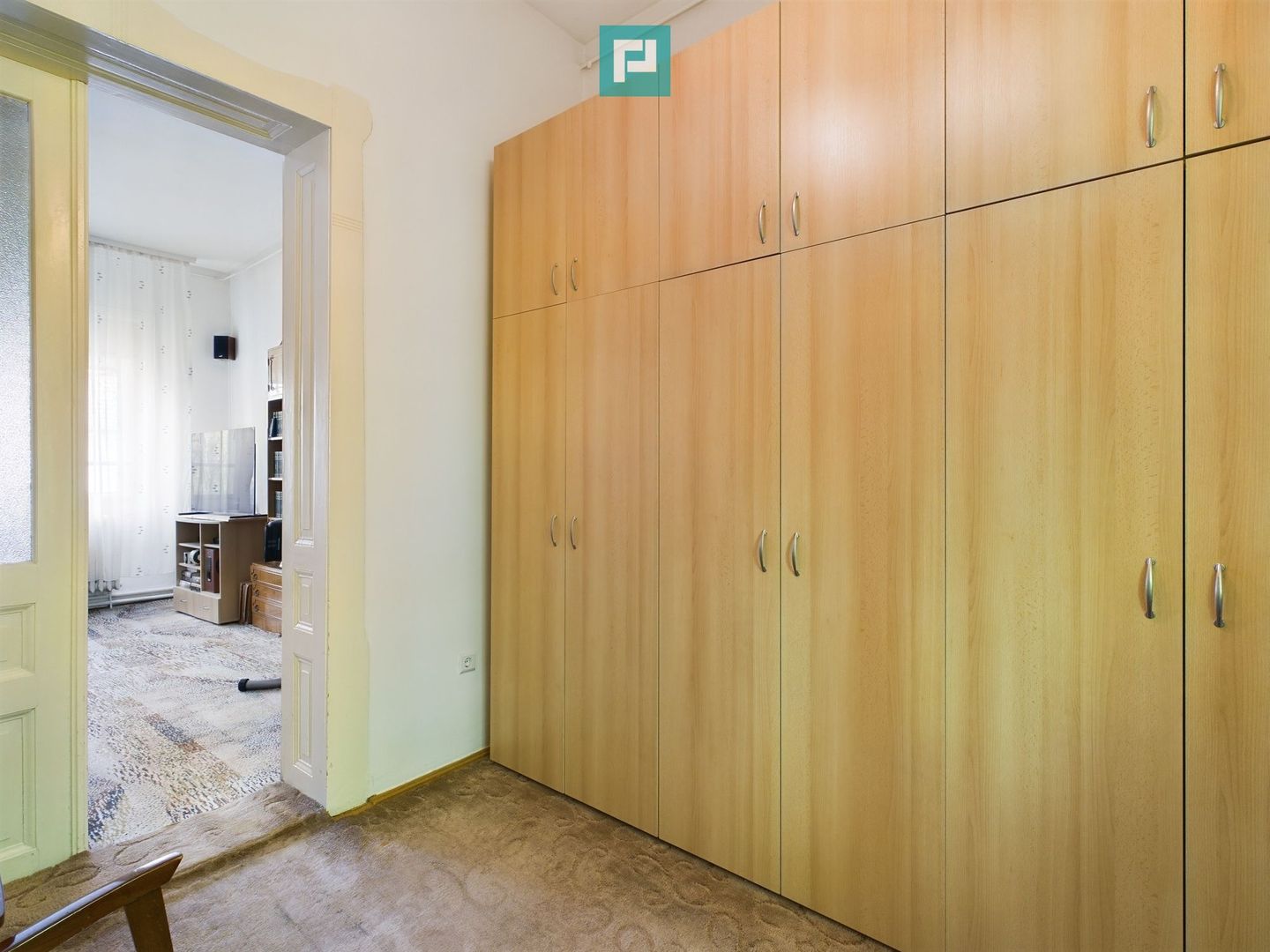 Casă individuală cu teren de 1100 mp și 3 apartamente în curte - Poză 8