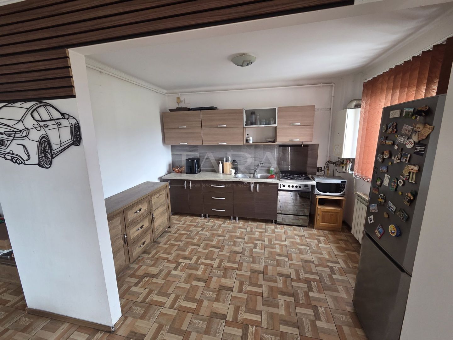 Apartament zona Florilor, complet mobilat, loc de parcare inclus. - Poză 1
