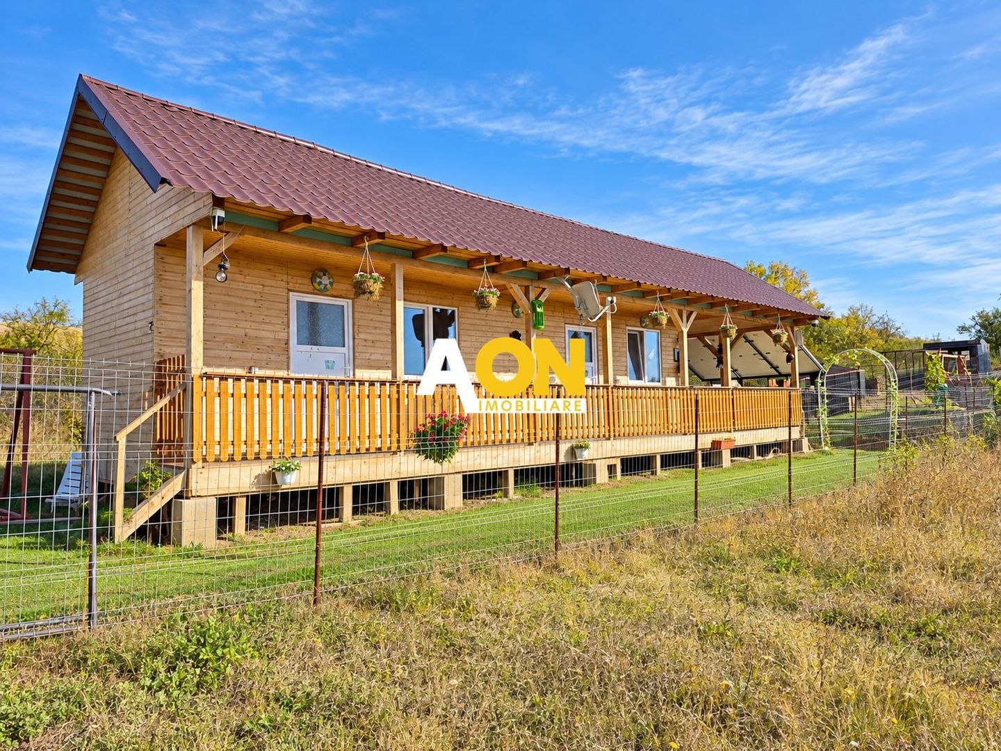 Cabană din lemn, 2 camere, panouri solare, teren 500 mp, Bărăbanț - Poză 1