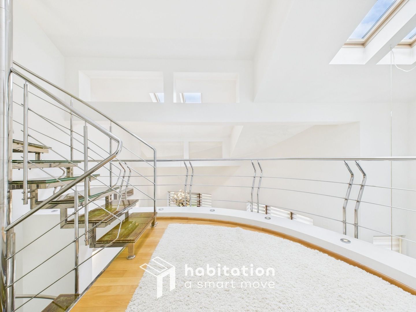 Descoperă eleganța unei case moderne– vizitează prin tur virtual - Poză 17