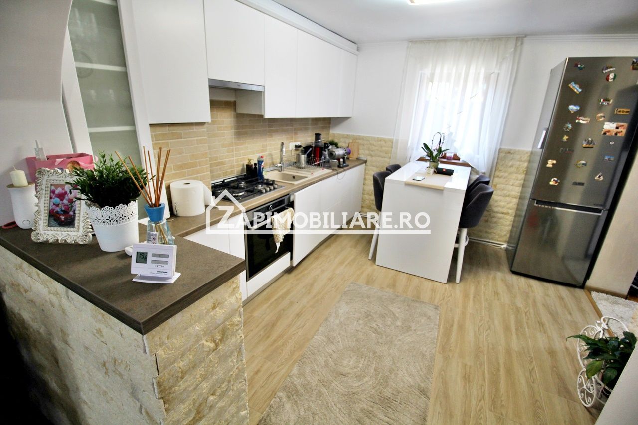 Casa 6 camere, 150mp.utili,527mp teren, zona semicentral - Poză 8