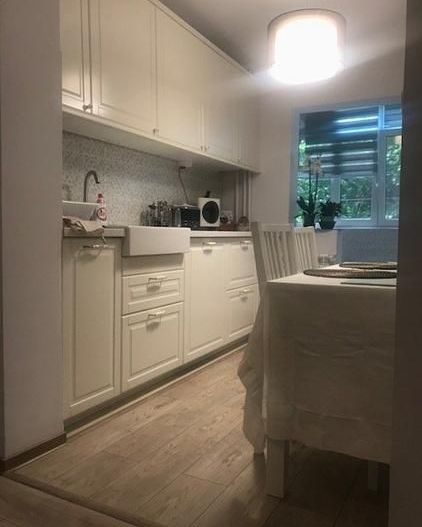 Vanzare Apartament 3 camere, etaj 1, 2 băi, renovat, mobilat, utilat - Sector 5 - Poză 2