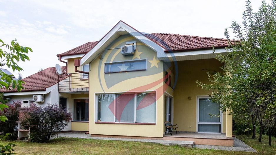 Vila superba cu cinci camere zona centrala - Poză 2