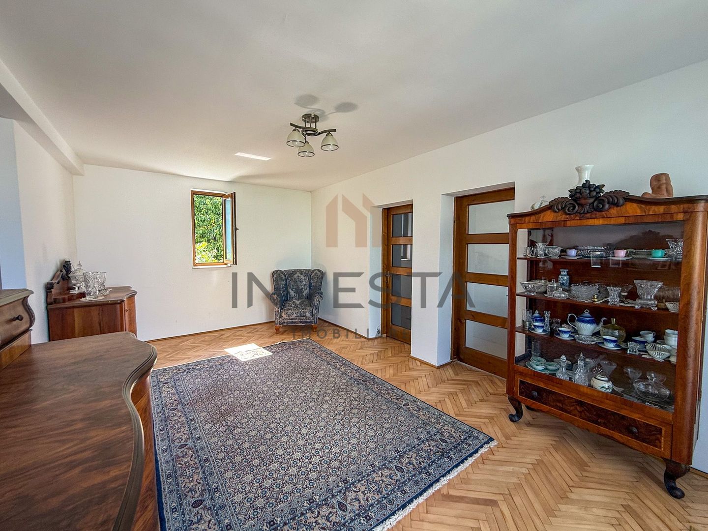 Apartament in vila, etajul 1, Zona Pasapoarte! Garaj inclus in pret! - Poză 2