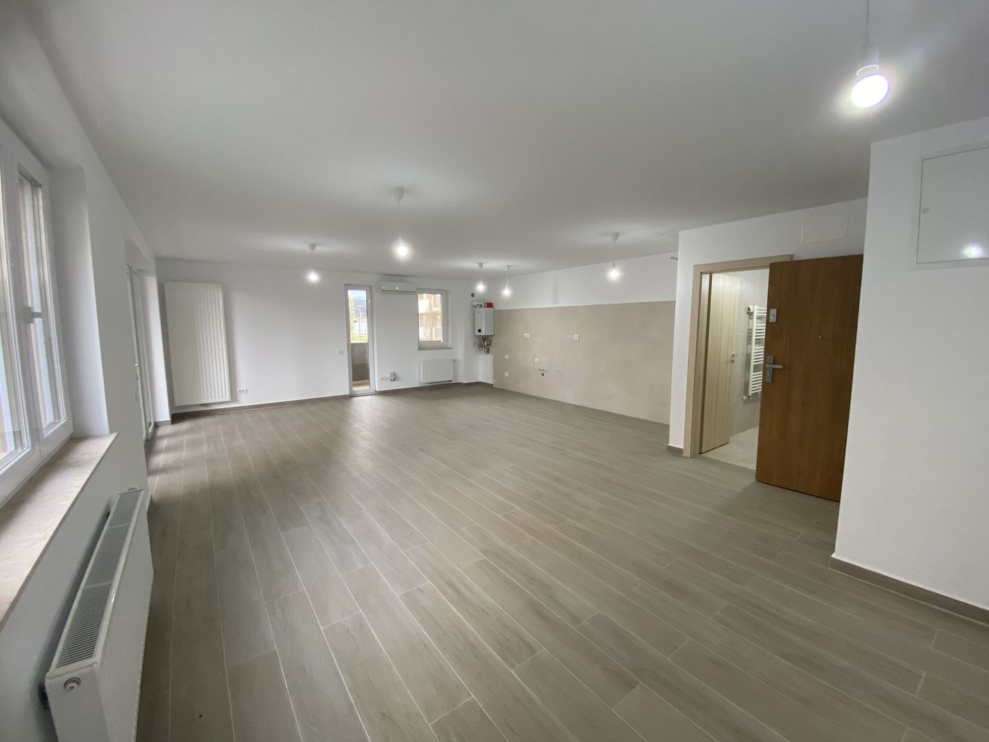 Spațiu comercial / Birouri de închiriat în Urban Plaza | Predare imediată - Poză 12