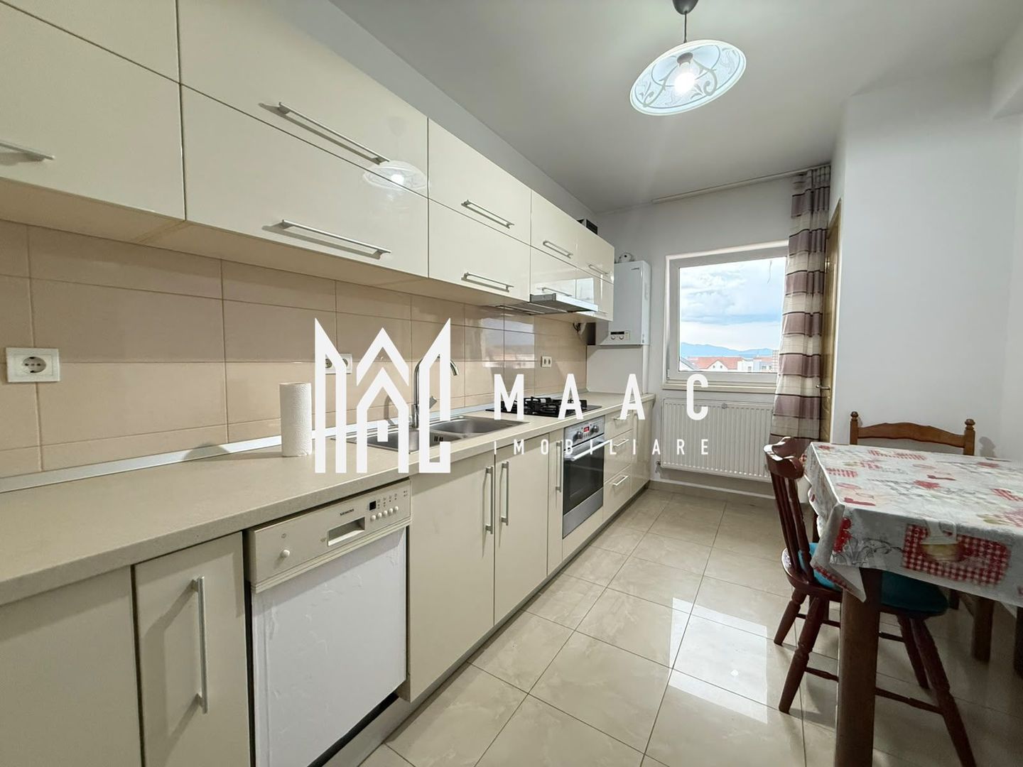 Apartament 3 camere | Etaj 2 | Decomandat | Terasa | Parcare - Poză 3
