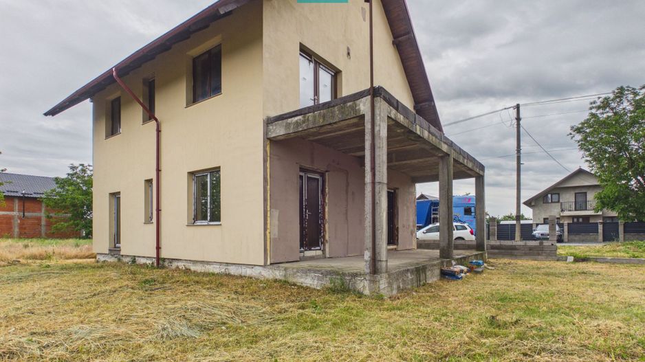 Casă la roșu cu etaj și 500 mp teren în Sântana - Poză 1