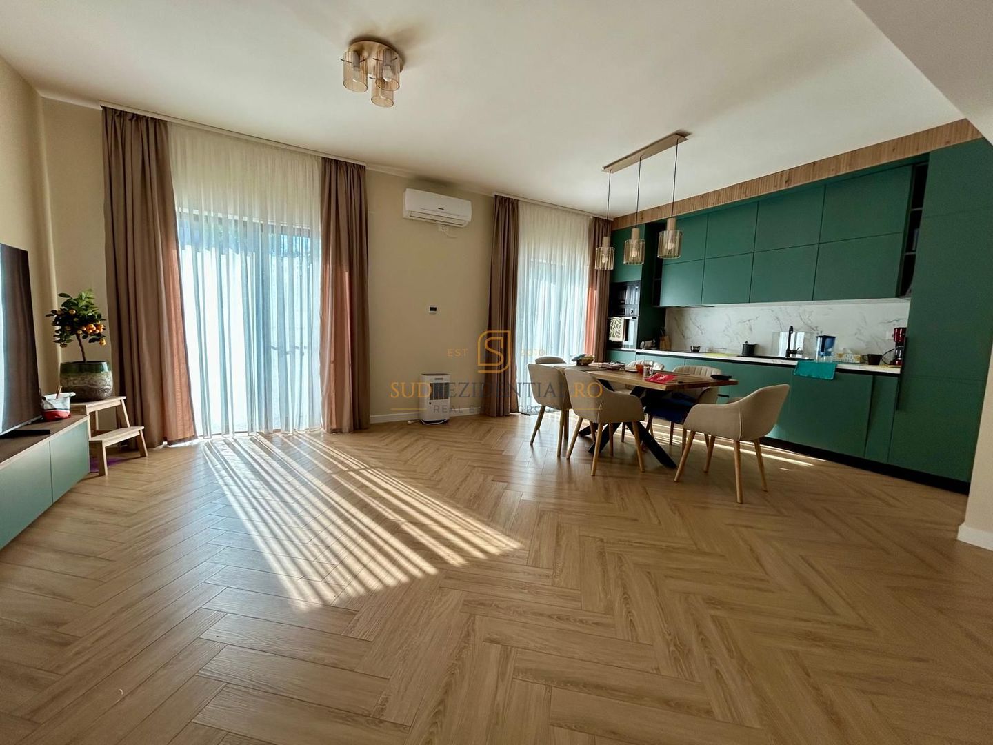 Casă 4 camere | 3 dormitoare | 3 bai | Mobilată premium | Curte 175 mp - Poză 2
