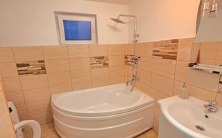 Apartament cu 3 camere de inchiriat la Et.2 intr-un Bloc din Traian - Poză 11