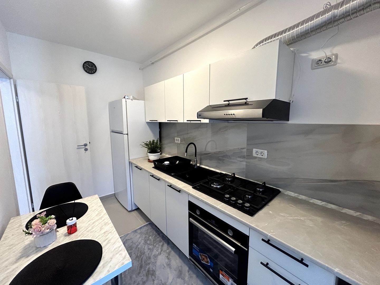 Studio Strada Orhideelor + Loc de Parcare - Poză 3