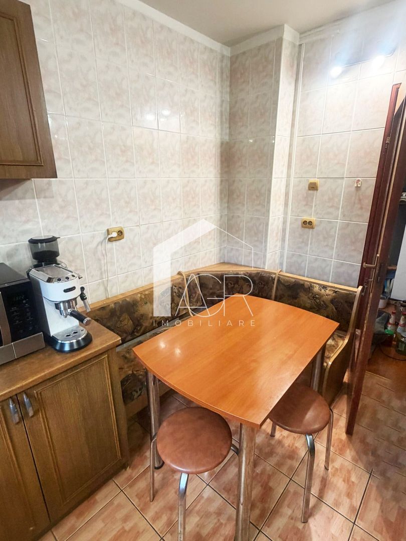 Apartament cu 3 camere, decomandat, zona 9 Mai - Poză 5
