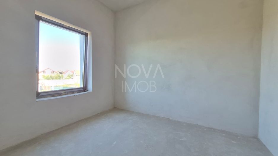 Casa generoasa cu 7 camere, 3 bai, dressing si parcare – Sura Mica - Poză 9