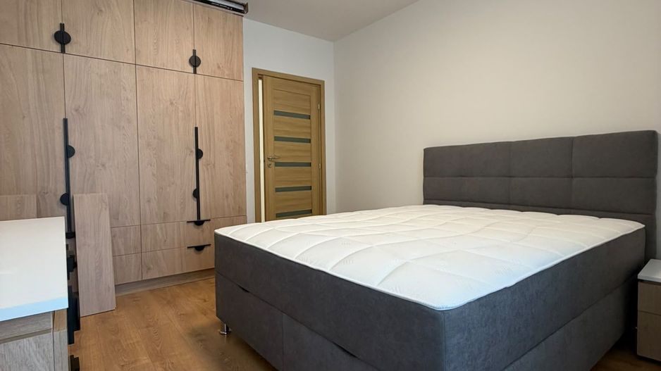 Apartament 3 camere, 2 bai, balcon, etaj intermediar, parcare - Poză 8