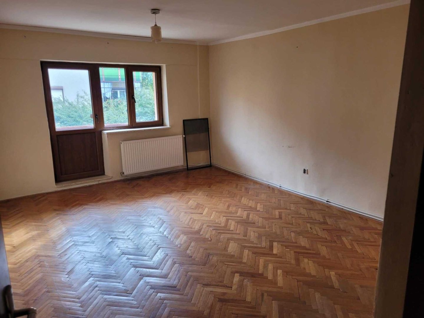 Apartament 2 camere Micro 17, etajul II, zona pietei, stil Carpati - Poză 3