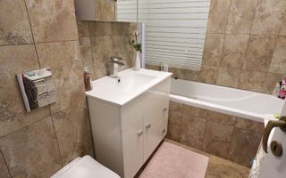 Apartament cu 3 camere decomandat zona Dealul  Florilor - Poză 4