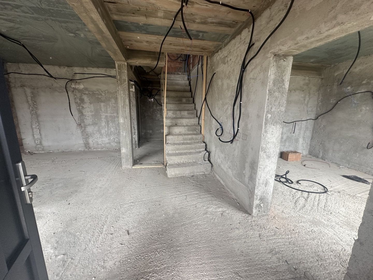 STEFANESTII DE JOS, CASA P+1E, TEREN 242 MP! - Poză 7